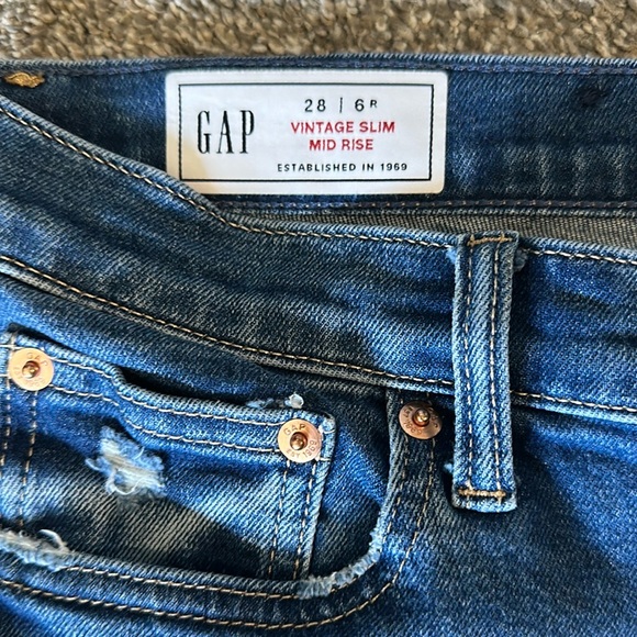 Gap Women’s Vintage Slim Mid Rise Cropped Jeans - Picture 2 of 5